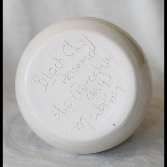 Porcelain ceramic decorative Bottle hand painted black zentangle flowers signed - Picture 8 of 8